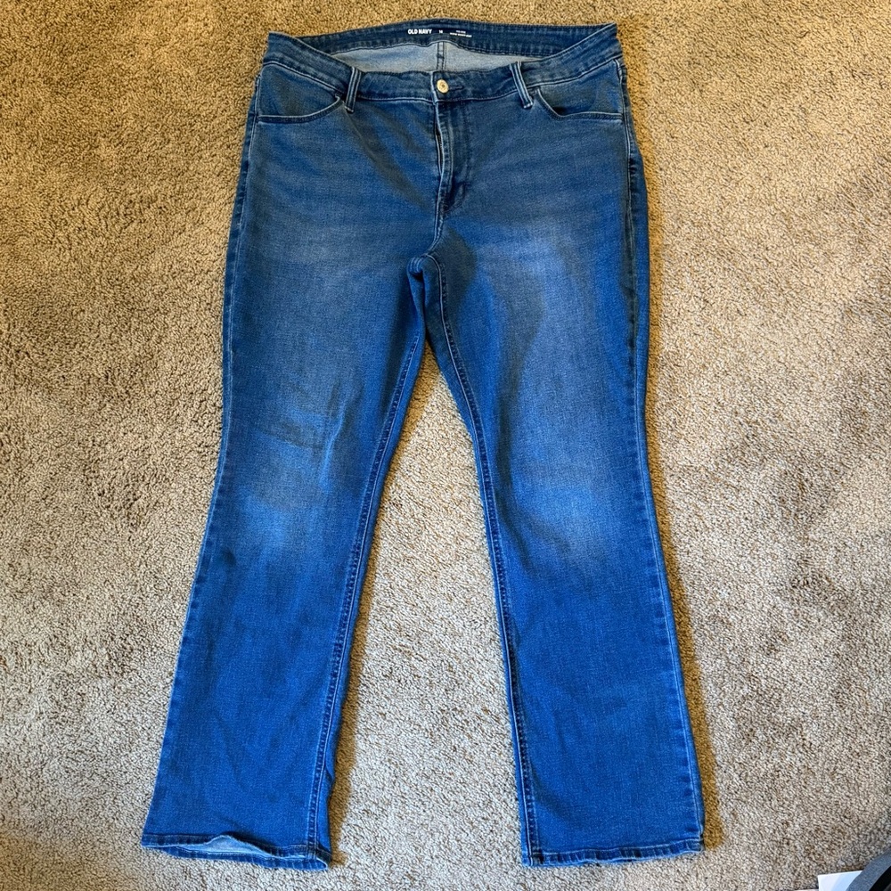 Old Navy Mid Rise Wow Boot-Cut Jeans Size 16 Medium Wash - Picture 2 of 5